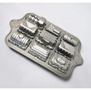 Nordic Ware 3D Railway Train Cake Pan Cast Aluminum 5 Car Holiday Baking USA